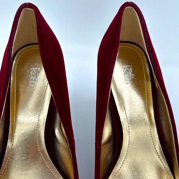 ✨🎄✨ K&M Bordeaux Red Velvet Heels Size 8B NWT - Picture 4 of 11